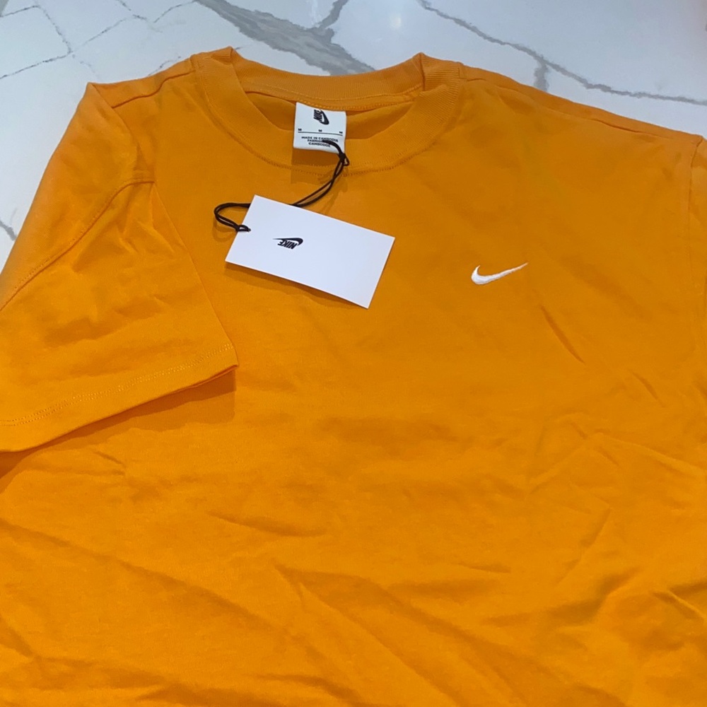 Nike Sportswear Club Jersey Tee Orange Swoosh Logo Women's Size M‎